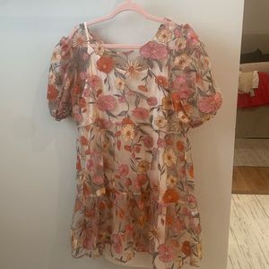 Pretty dress - reminds me of Taylor Swift :)